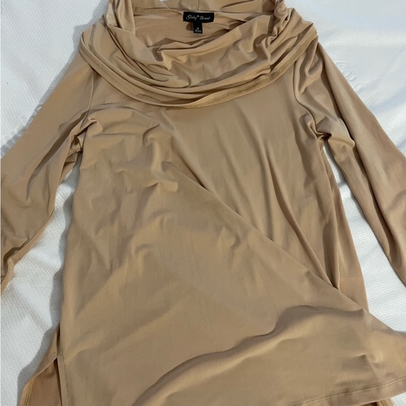 Beige turtle neck shirt - Picture 3 of 3